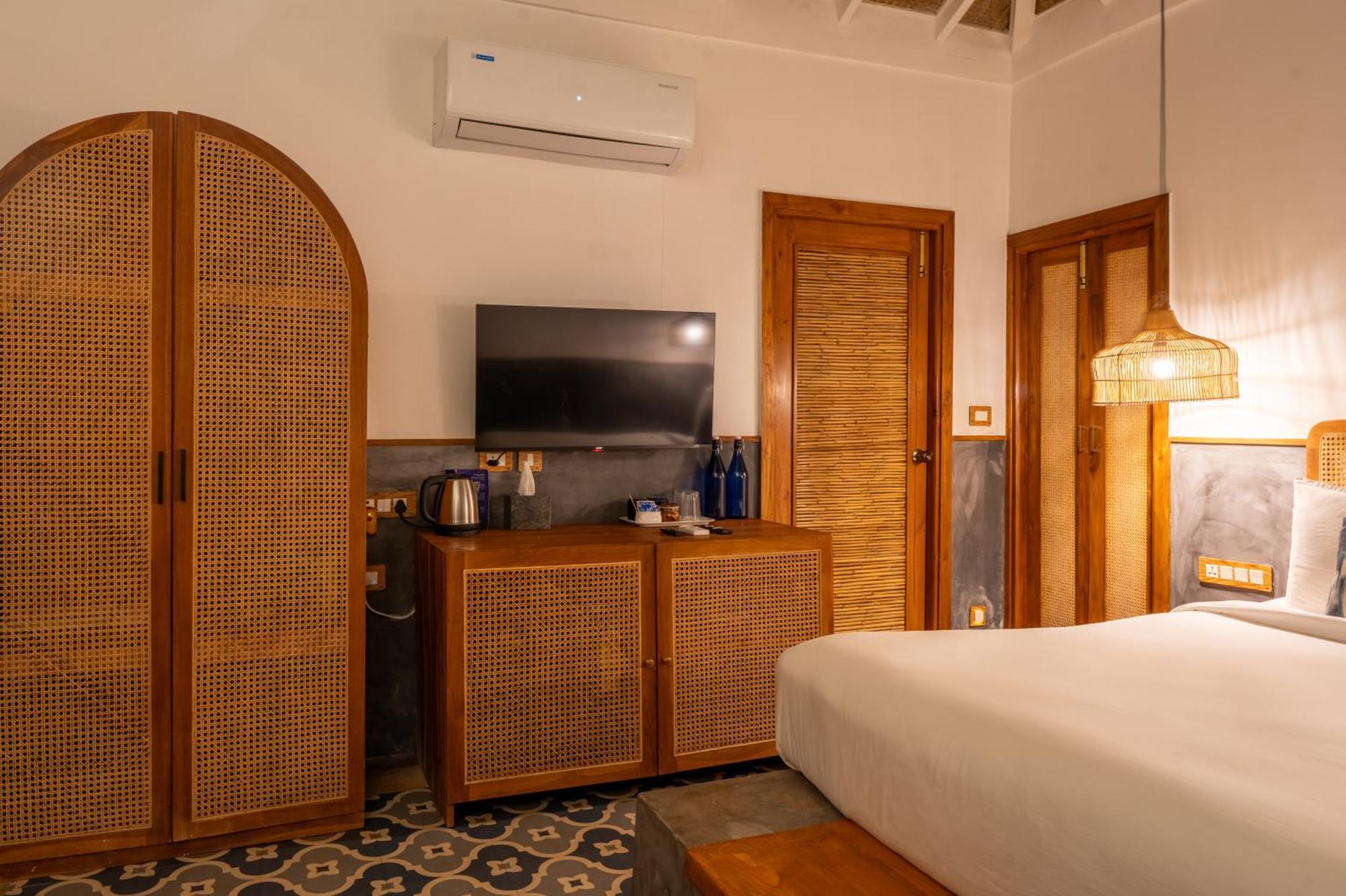 Azora By Ayatana, Goa Hotel Morjim Exterior foto