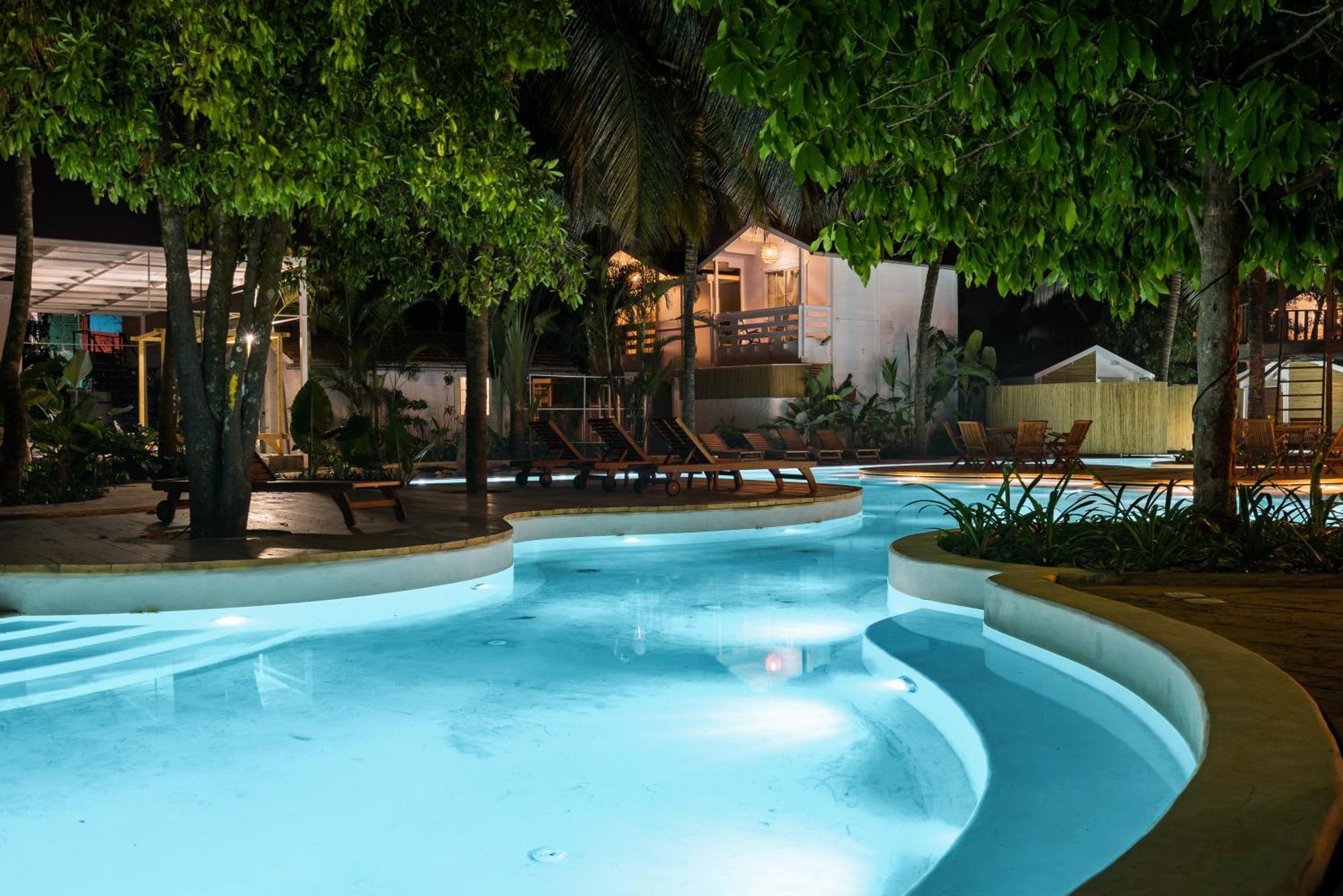 Azora By Ayatana, Goa Hotel Morjim Exterior foto